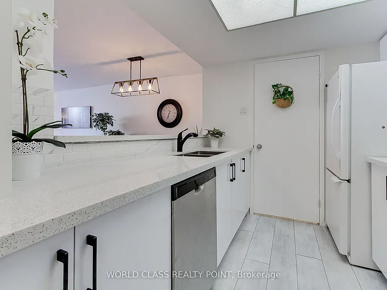 75 Ellen St #207 — Photo 5