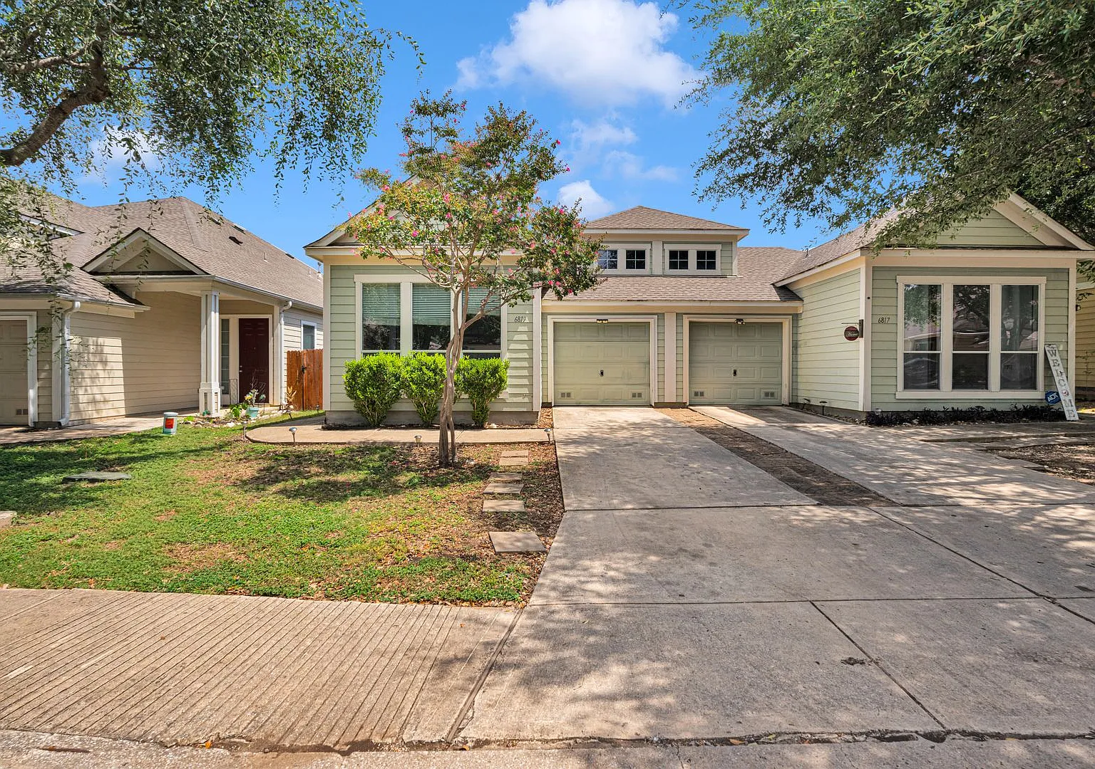 Beautiful 3 bedroom townhome available for rent for ASAP move in Medical Center Area — Photo 1