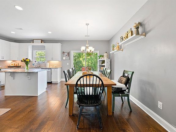 5th image of 216 Jocelyn Dr
