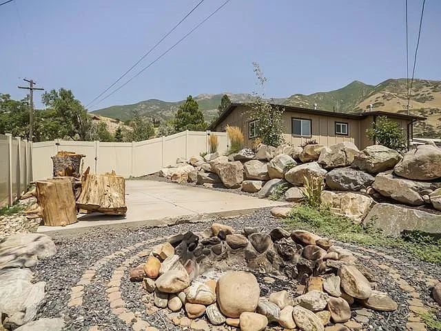 2561 E 6550 S — Photo 24