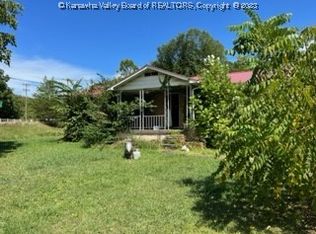 1 Terrace Ln, Alum Creek, WV 25003