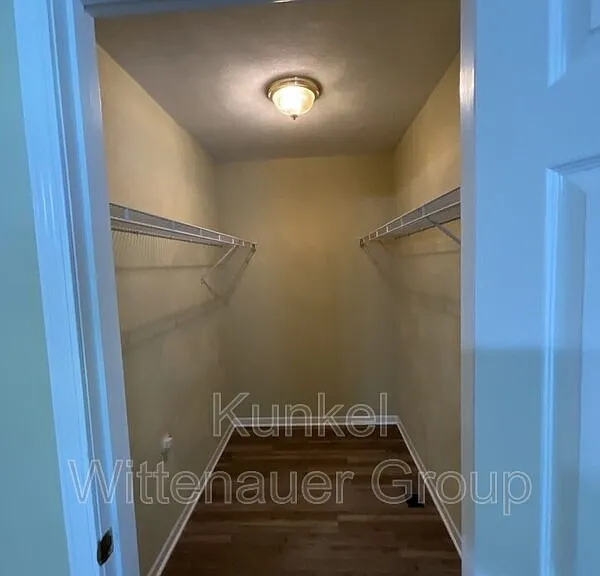 504 Draco Dr — Photo 13