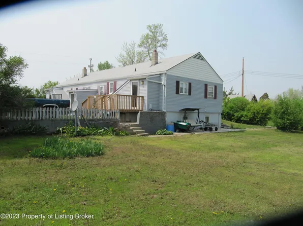 369 1st St S, Beach, ND 58621