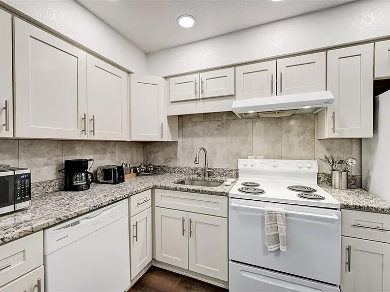 618 S Osprey Ave — Photo 10