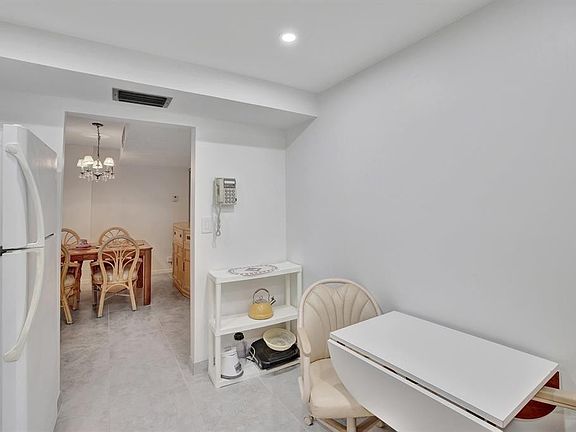 4th image of 525 N Ocean Boulevard #522