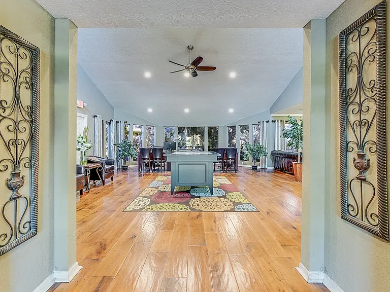 Aventine at Forest Lakes Apartment Homes — Photo 24