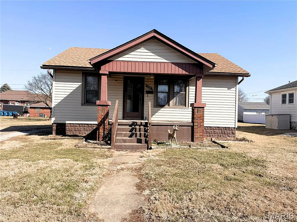 215 Logan St photo 1