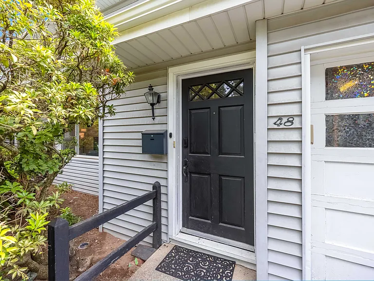48 Jefferson Ave — Photo 2