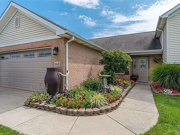 3rd image of 165 Hampton Pl