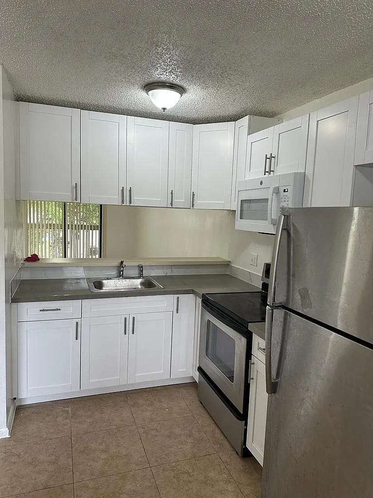 2 bed, 720 sqft, $1,800 — Photo 1