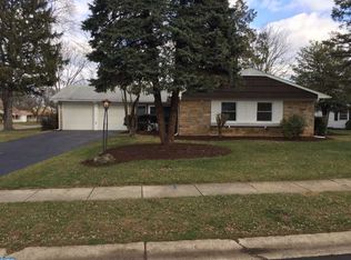3 Holiday Ln, Willingboro, NJ 08046