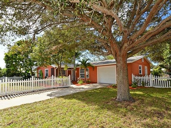 2nd image of 2485 Breakwater Cir