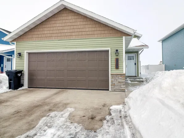 7365 24th St S, Fargo, ND 58104