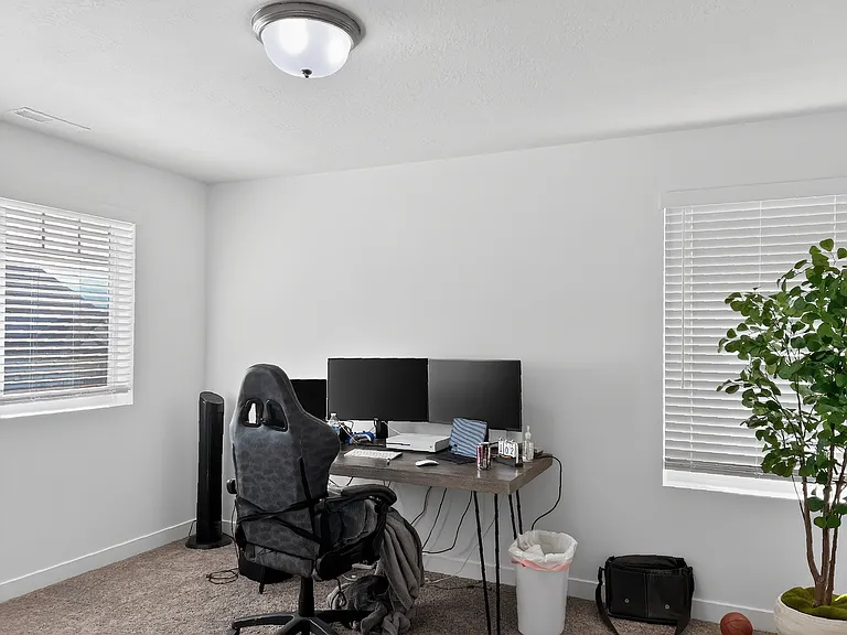 138 E Crown Point Dr — Photo 12