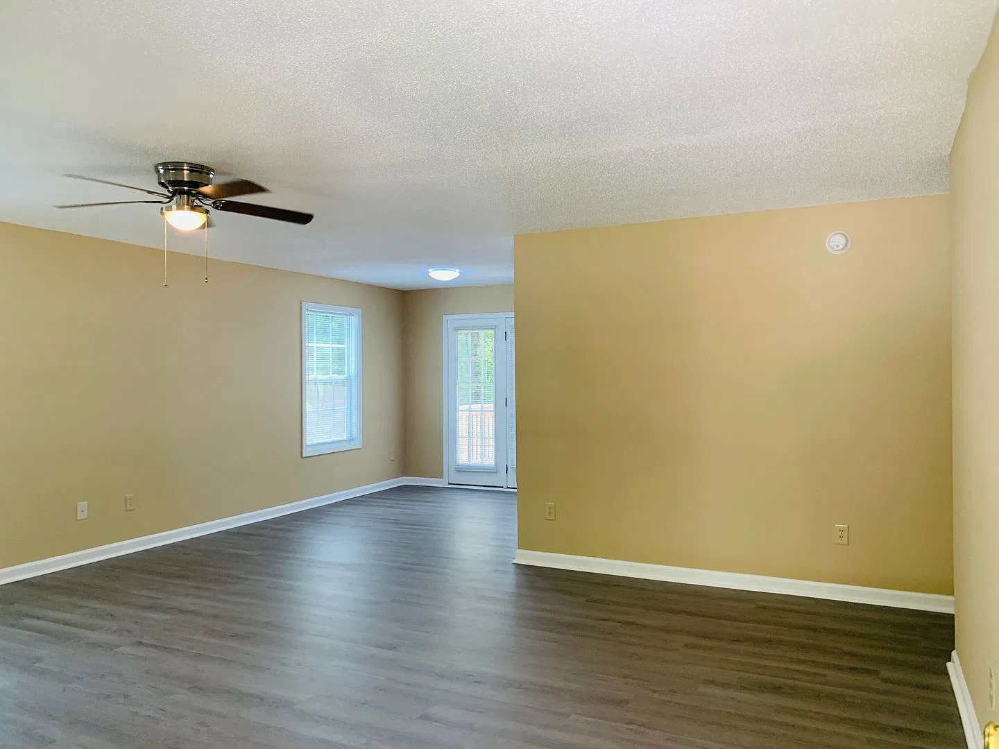 WOW! Newly renovated 3 bedroom close to Downtown Newnan! Must see! — Photo 4