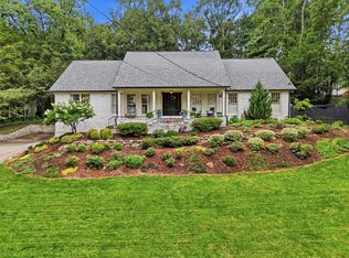 414 N Bragg Ave, Lookout Mountain, TN 37350