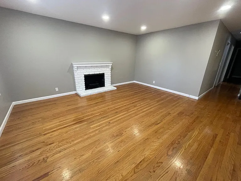1438 Myrtle Ave — Photo 3