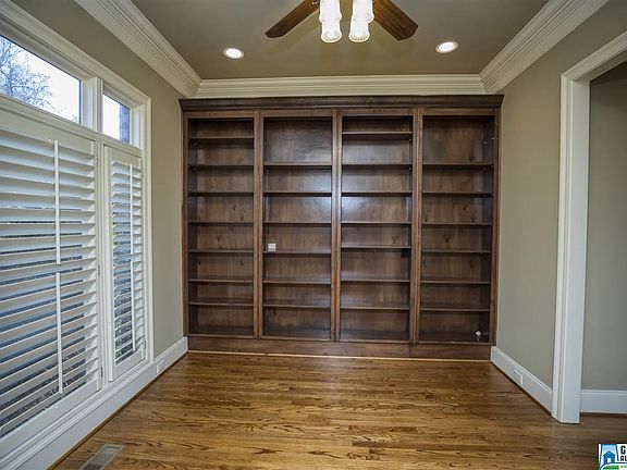 4th image of 1647 Woodridge Pl