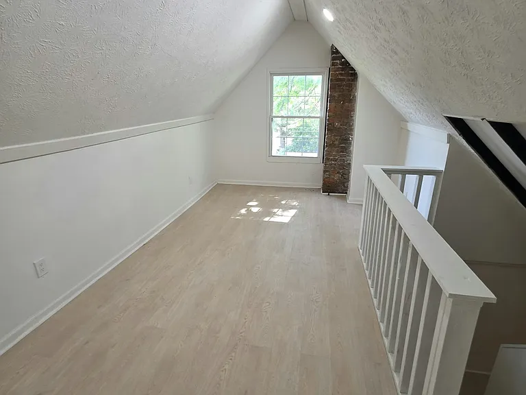 2049 W 85th St #2 — Photo 8