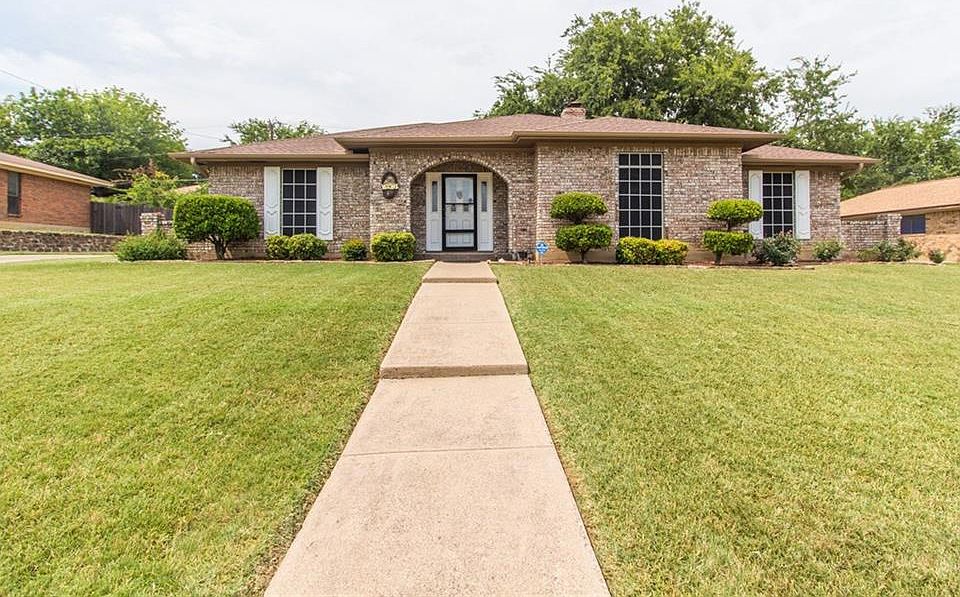 1st image of 2002 S Arbor Rose Dr