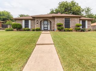 2002 S Arbor Rose Dr, Grand Prairie, TX 75050