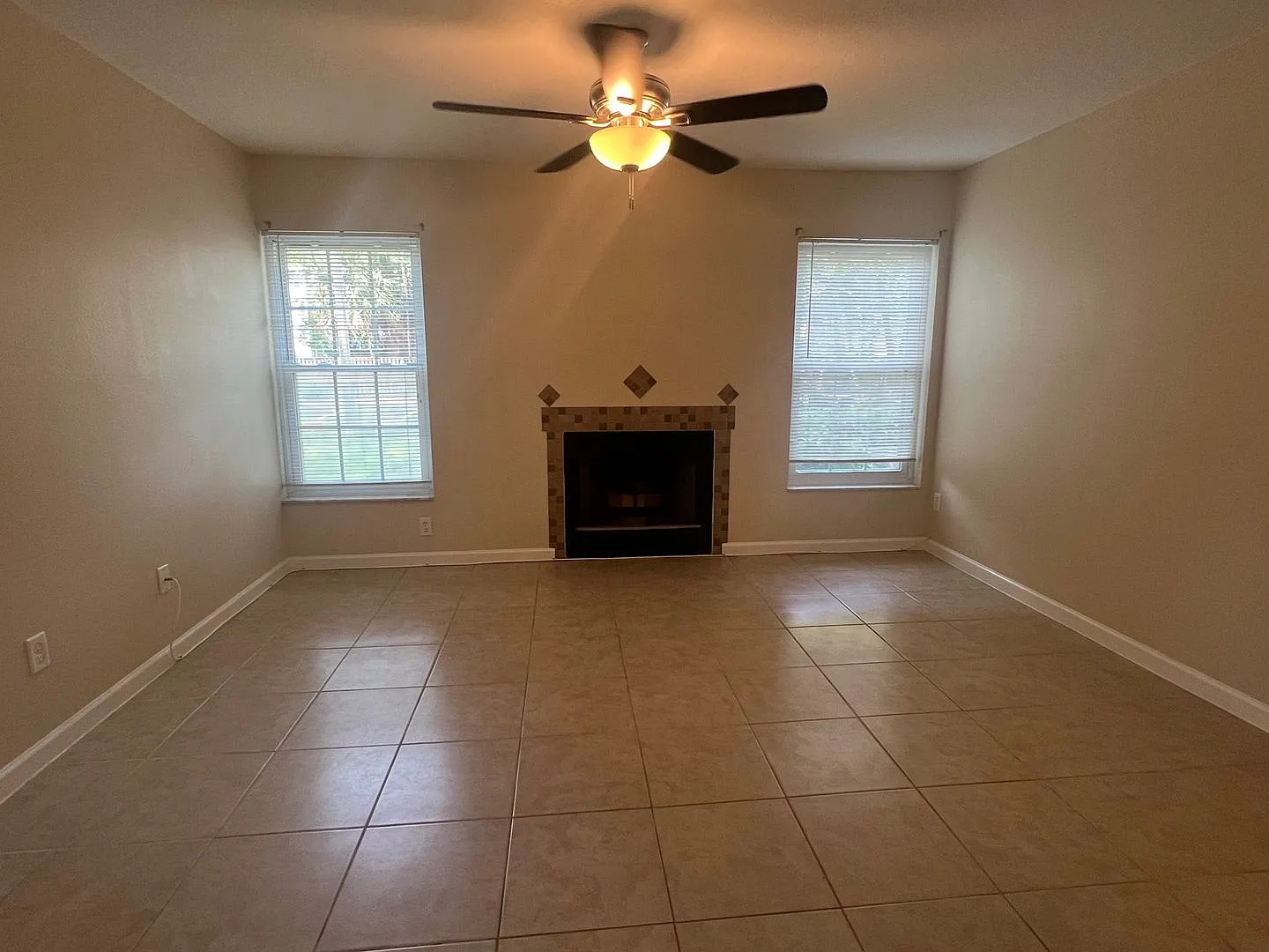 First Floor Condo in Bonaventure — Photo 3