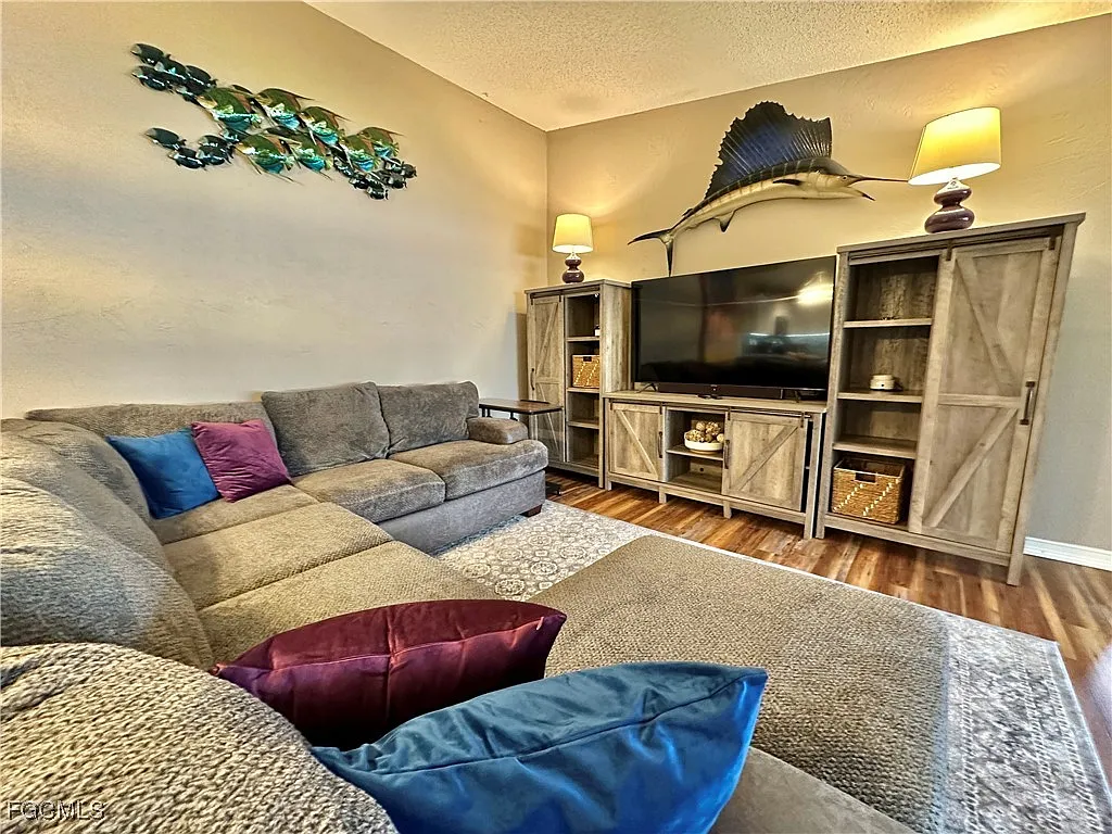 2 bed, 2.0 bath, 1021 sqft, $3,200 — Photo 3