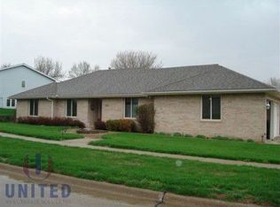 4863 Meadowlark Ln, Sioux City, IA 51106