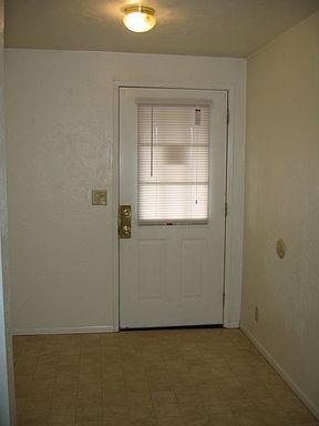 2nd image of 3332 Main St APT 04