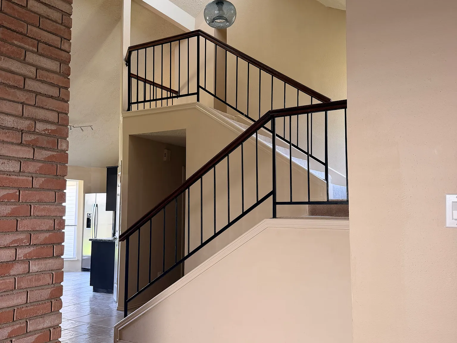3 bed, 2.5 bath, 1694 sqft, $2,100 — Photo 4