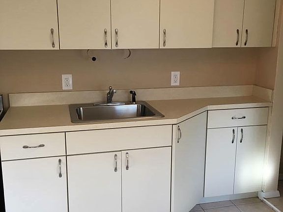 4th image of 134 Marilynn St