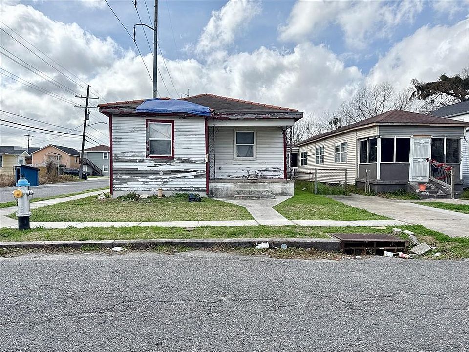 1st image of 3000 Mandeville St