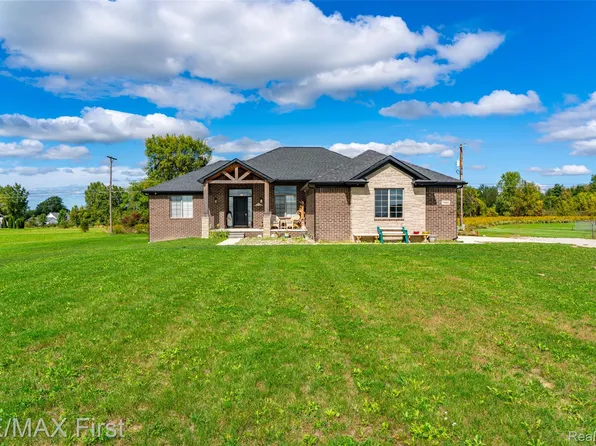 7065 Dryden Rd, Almont, MI 48003