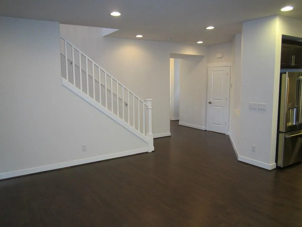 3 bed, 2.5 bath, 2455 sqft, $4,500 — Photo 4