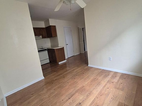 5th image of 335 N Governors Ave