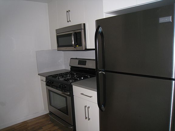 3rd image of 3210 Riverdale Ave APT 6j