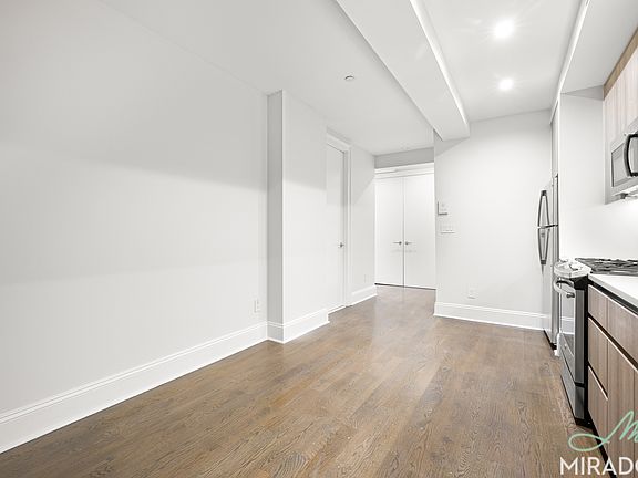 5th image of 15 Park Row APT 4F2