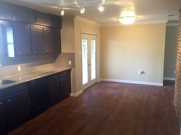 4th image of 301 E Glendale St
