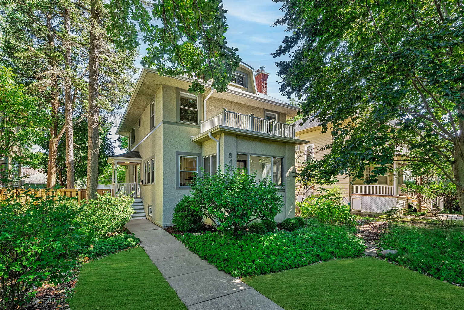 840 Park Ave photo 1