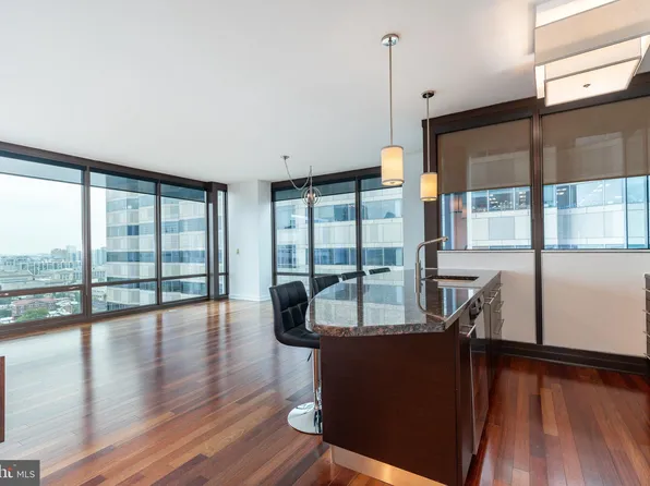 2101 Market St Unit 1707, Philadelphia, PA 19103