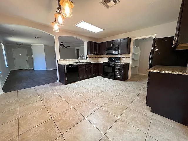 140 Fall Creek Dr — Photo 4