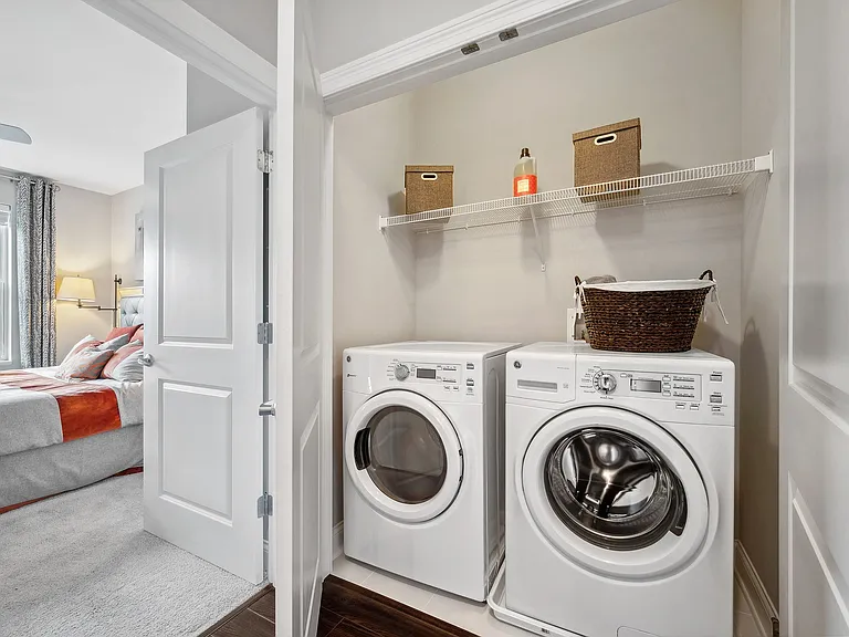 Deerfield_interior_laundry 25