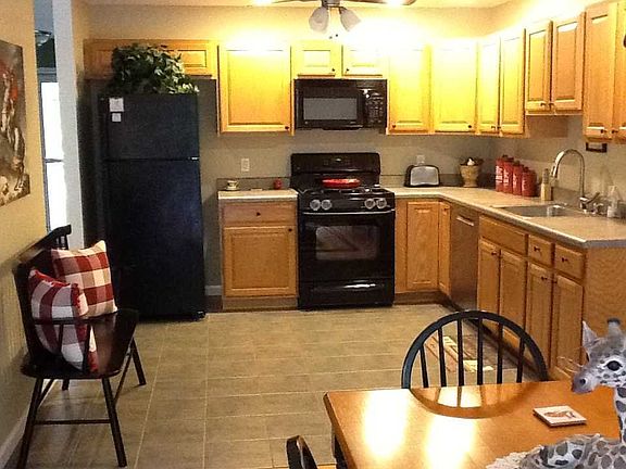 4th image of 281 Pinebrook Dr