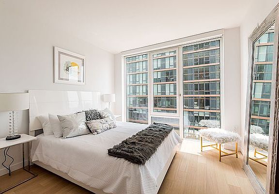 5th image of 10 Halletts Pt APT 1909