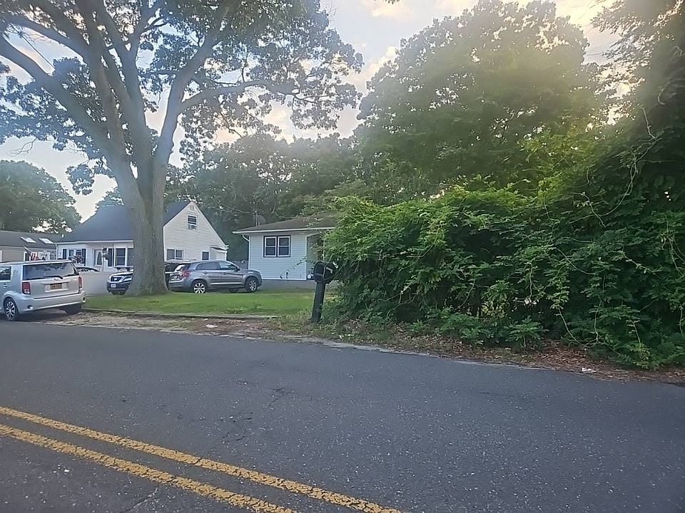 114 Adirondack Dr, Selden, NY 11784 Zillow