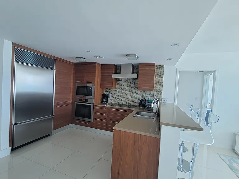 6801 Collins Ave #LPH14 — Photo 18