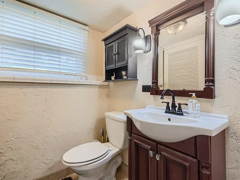 375 Pebblecreek Dr — Photo 11