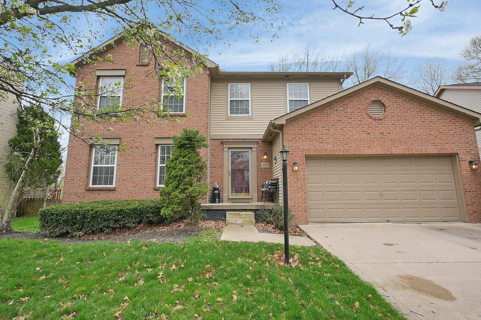 585 Tall Oaks Dr photo 1