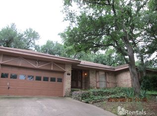 729 Highland Crest Dr, Hurst, TX 76054