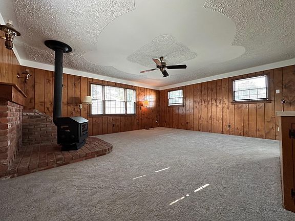 3rd image of 32721 Glen St